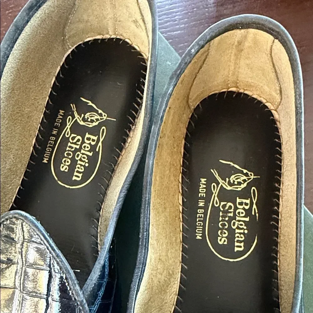 Stylish navy blue Crocodile Pattern Loafers